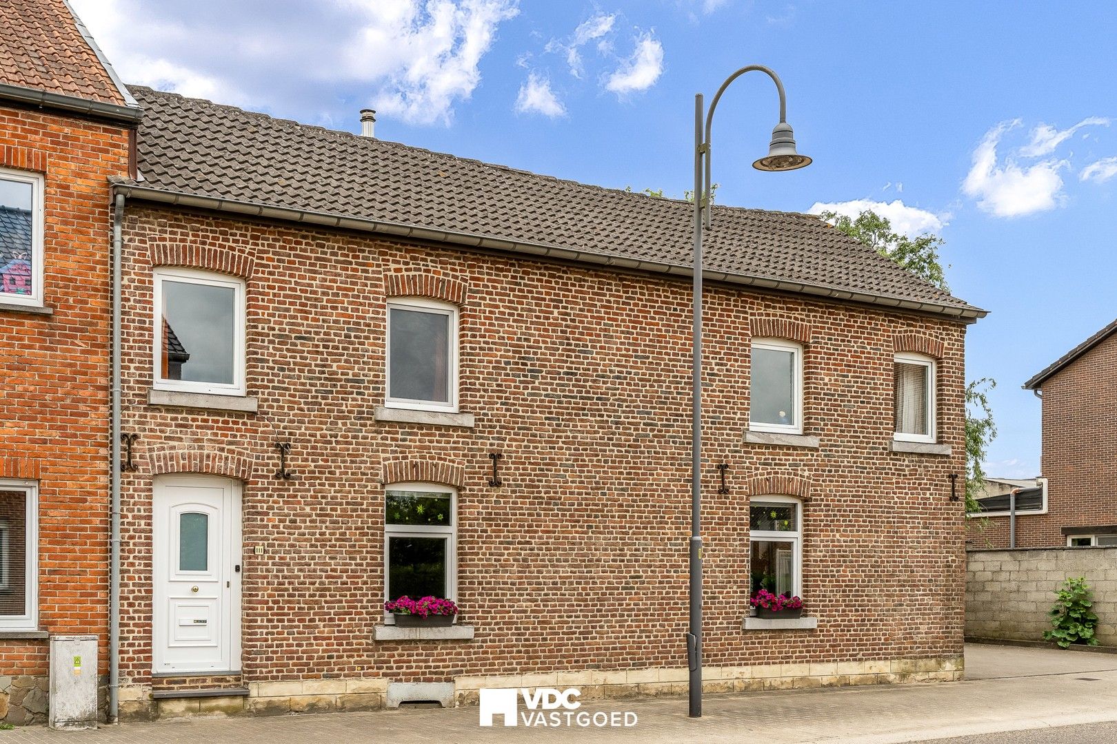 Charmante woning op perceel van 14a70ca! foto 2