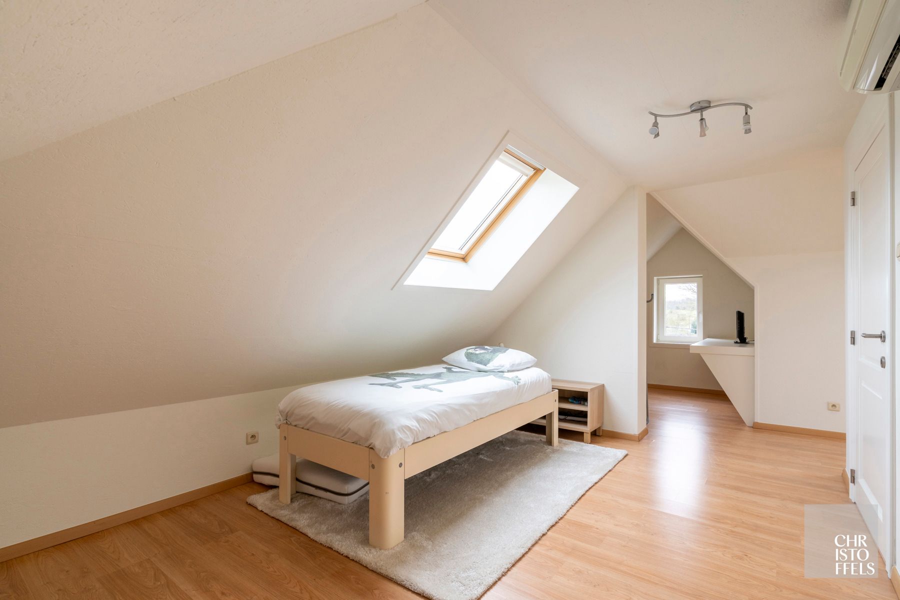 Totaal gerenoveerde villa (362 m²) met poolhouse (239 m²) in Opoeteren foto 24