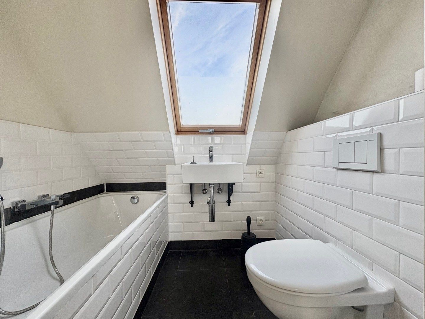 Stijlvol 3-slaapkamer duplexappartement met zonnig terras foto 15