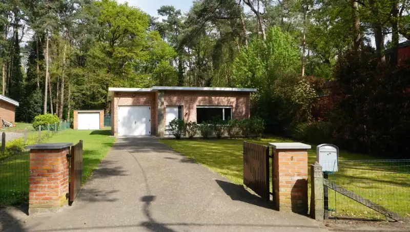 Zeer rustig en residentieel gelegen perceel van 10 are 81 ca met landhuis foto 5