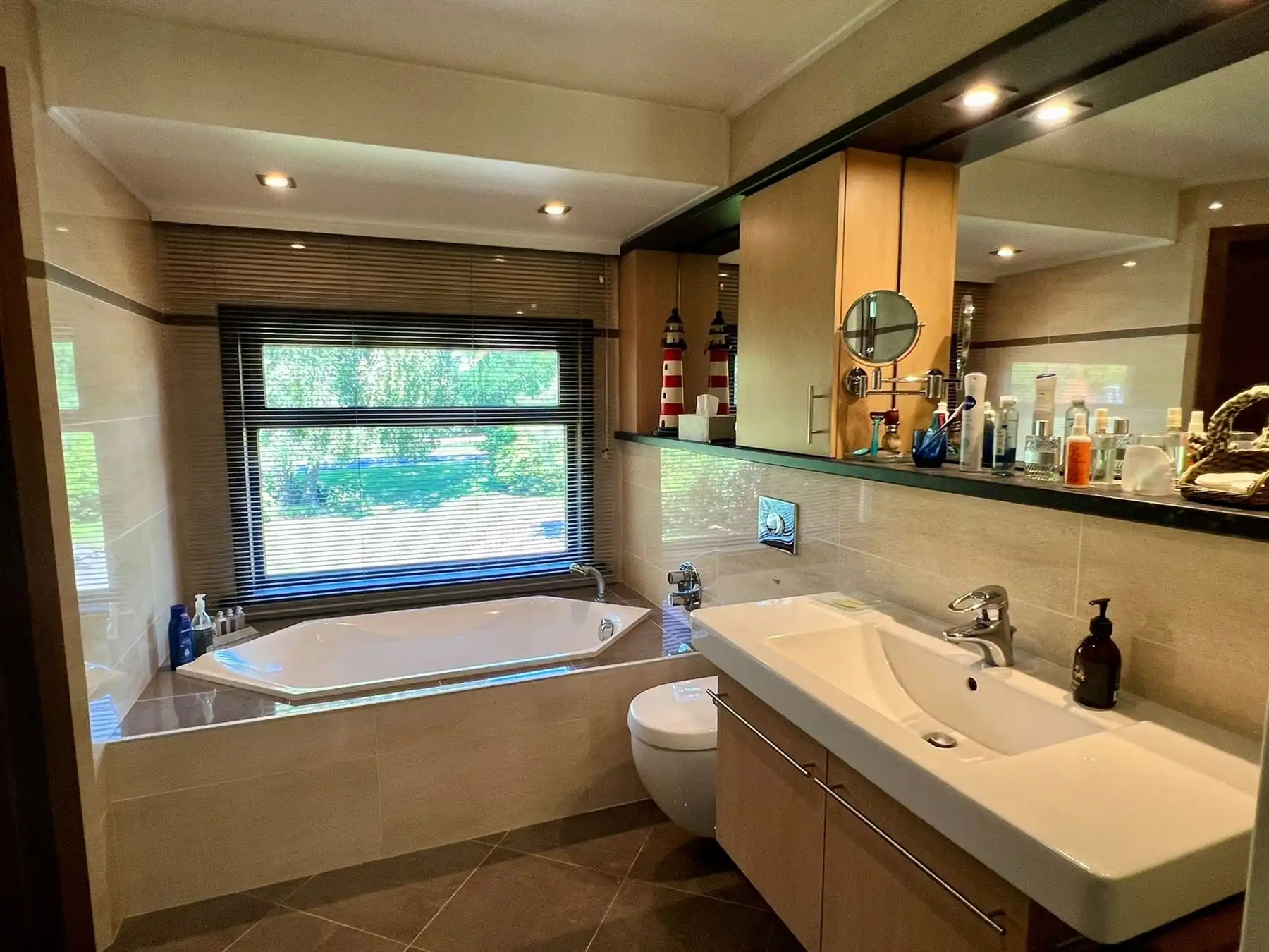 Karaktervolle en ruime villa met prachtige tuin foto 10