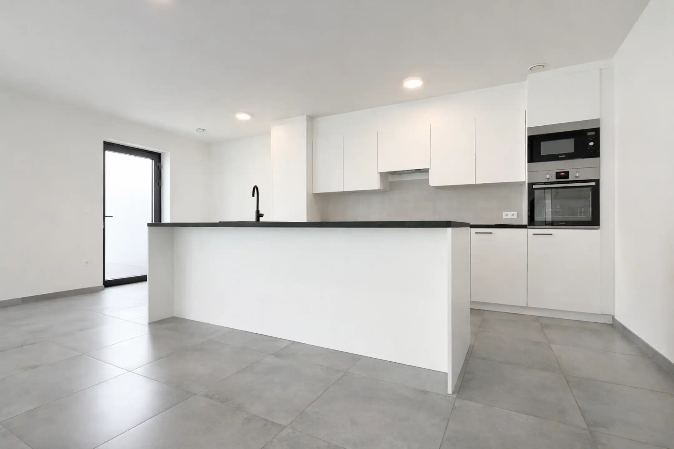 Ruim gelijkvloers app met 3slpk, tuin +terras op toplocatie! foto 7