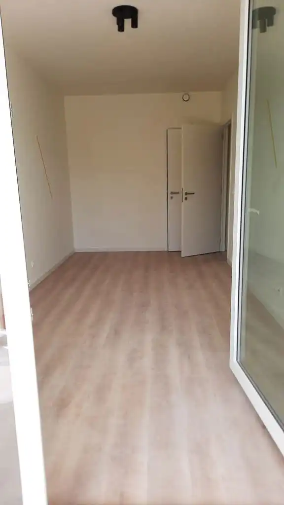 Tweekamerappartement met terras en twee binnenstaanplaatsen foto 6
