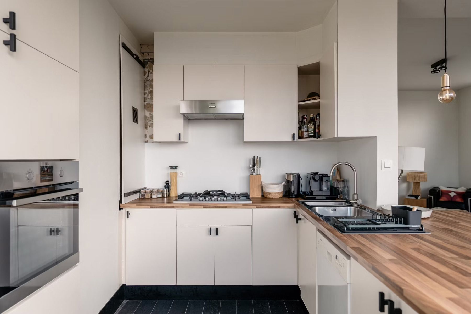 Lichtrijk appartement met karakter in de Markgravebuurt foto 4