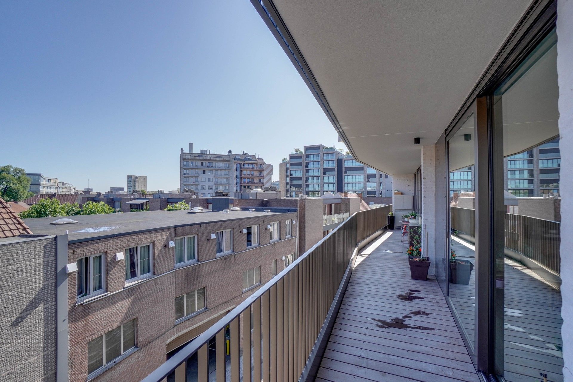 Trendy 2 slaapkamer appartement met prachtig terras en gemeenschappelijke binnentuin in hartje Hasselt. foto 15