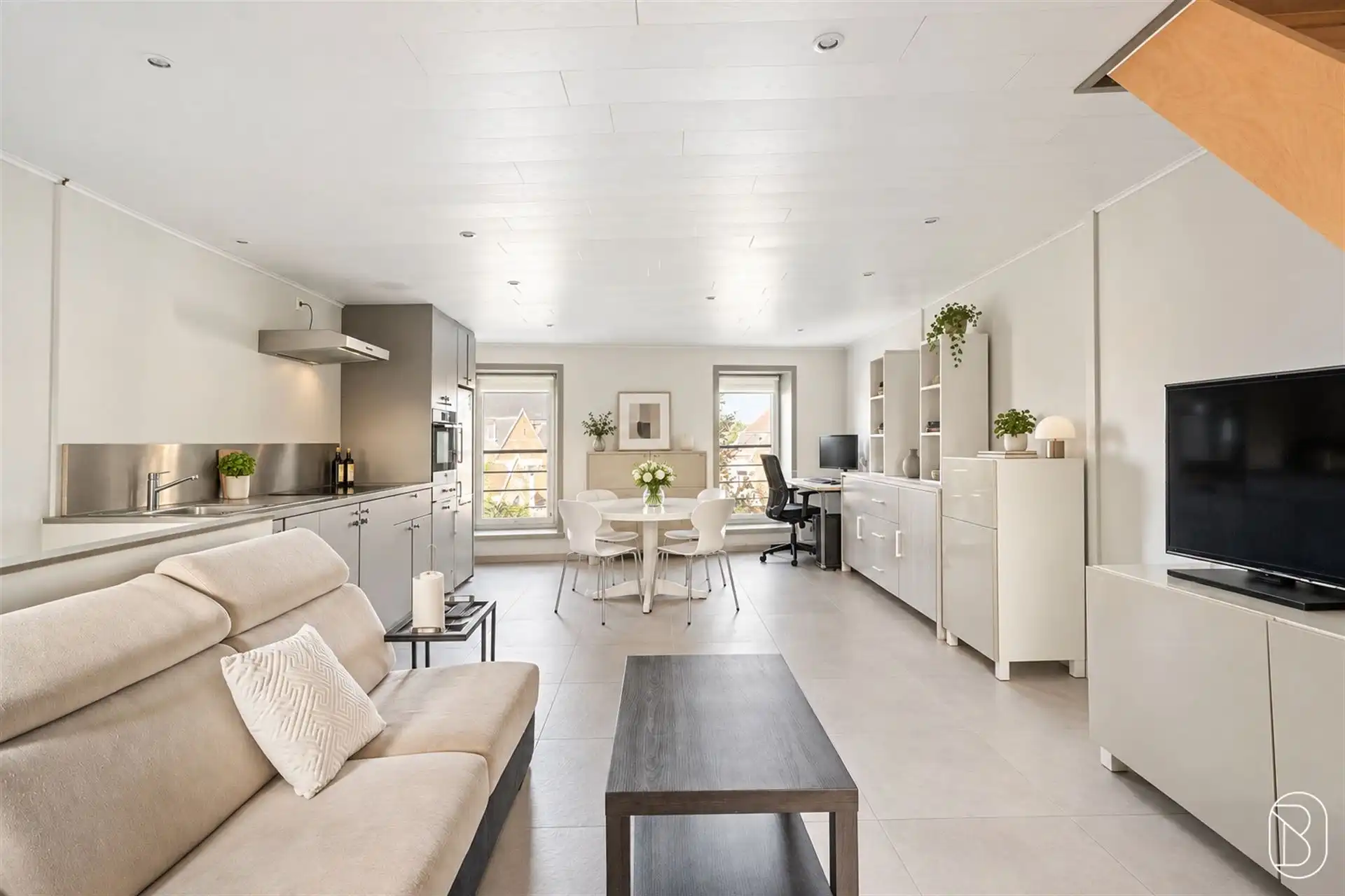 Gerenoveerde opbrengsteigendom bestaande uit 2 appartementen. foto 29