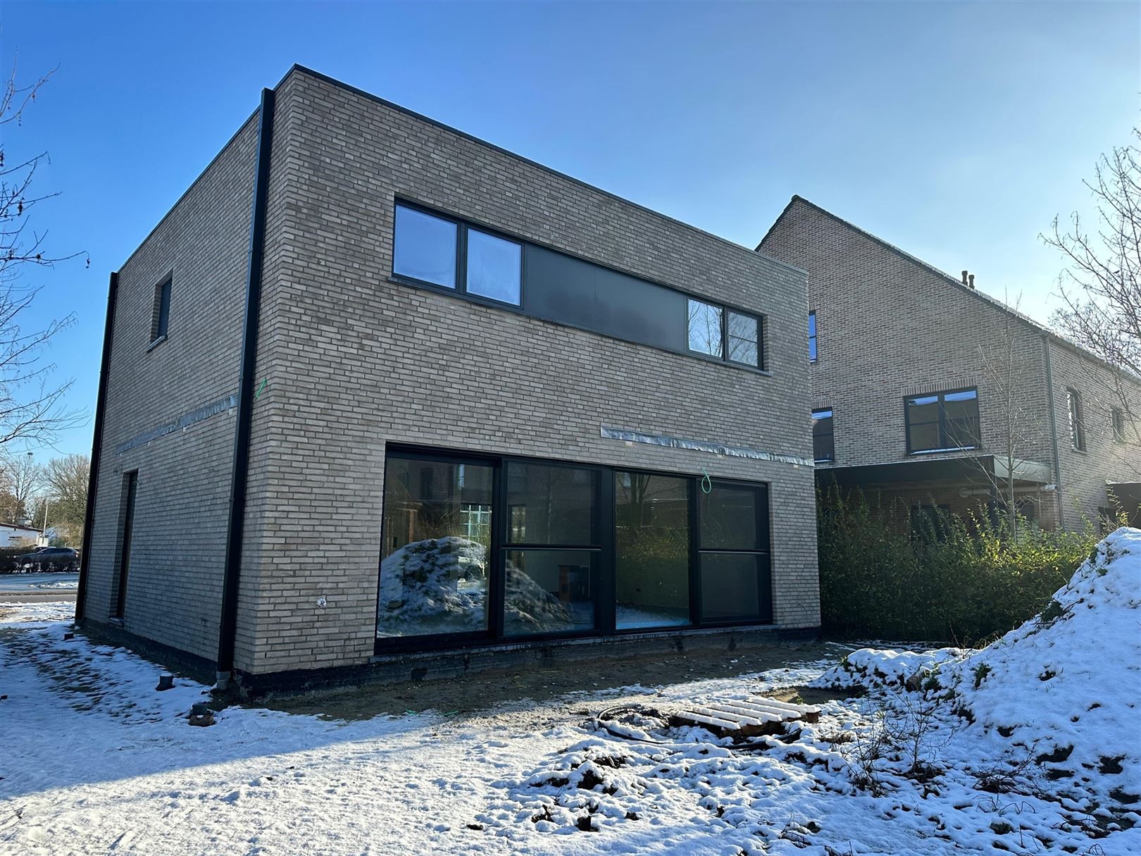 TE HUUR: Nieuwbouw BEN-woning met 3 slaapkamers in Achel! foto {{pictureIndex}}