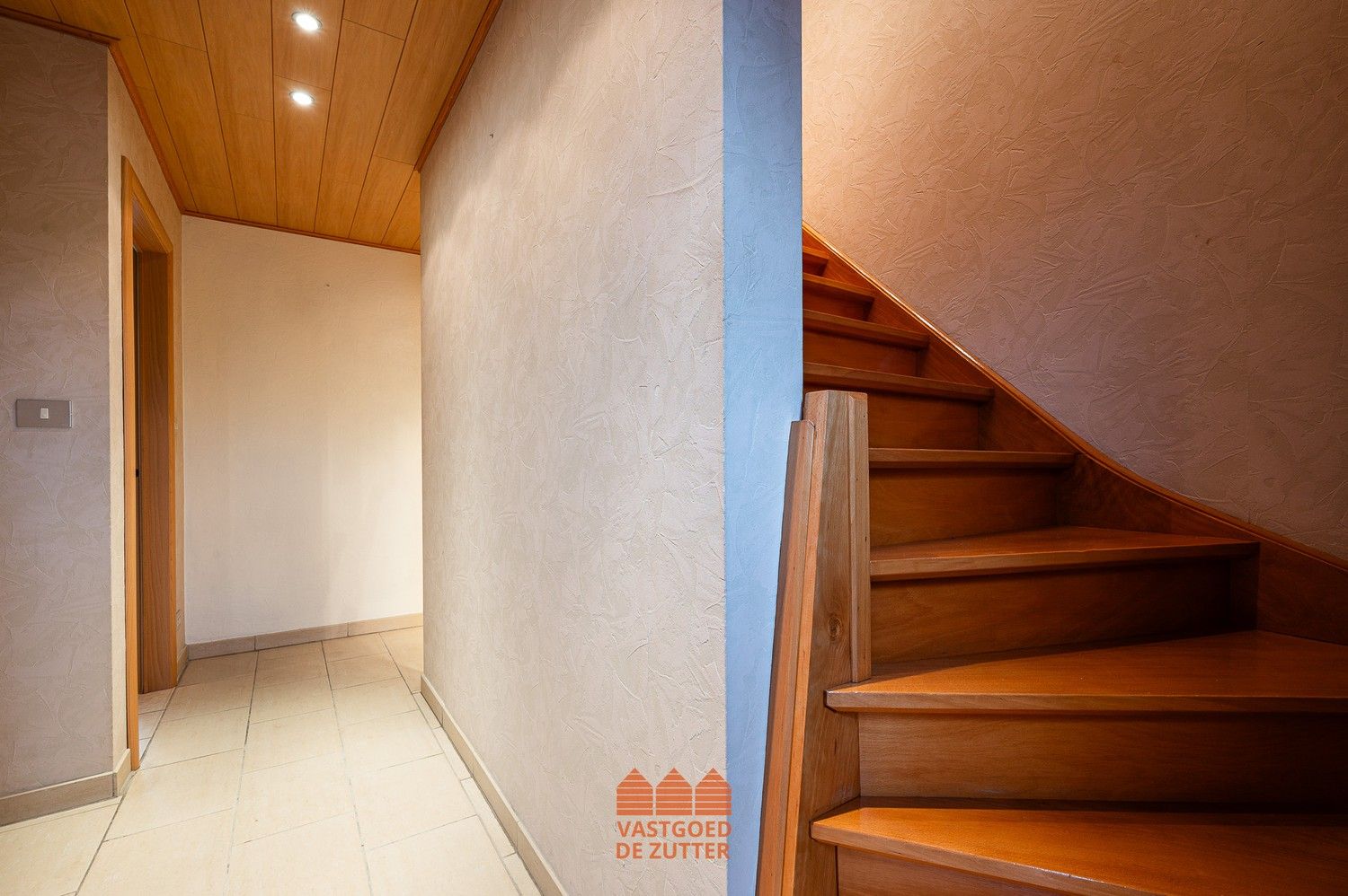 Ruime woning met garage en verhuurde studio foto 12