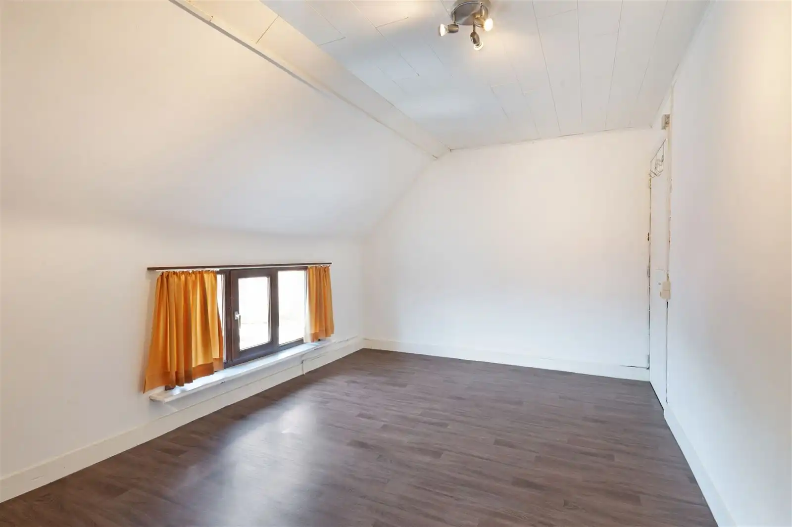 Gesloten bebouwing met tuin in Destelbergen! foto 11