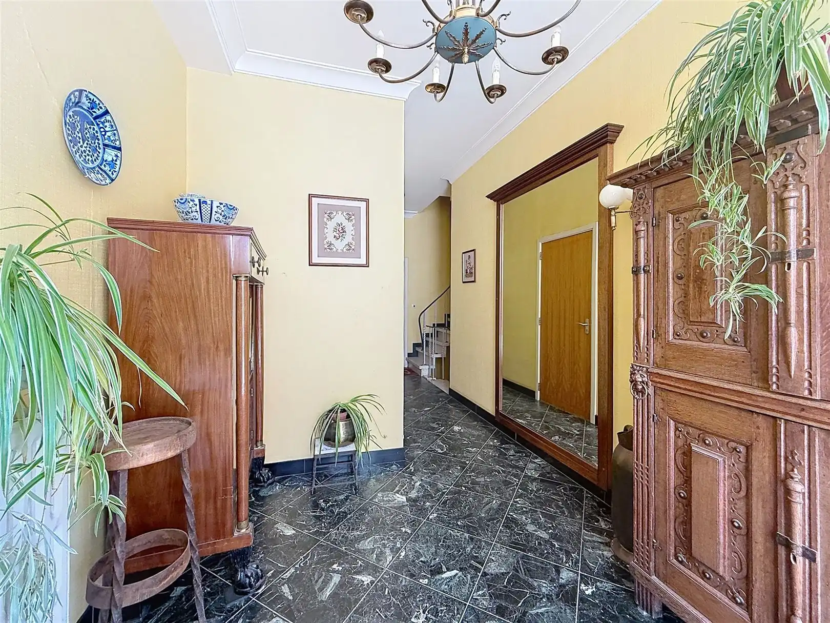 Opbrengsteigendom van 6 APP en handelspand foto 3