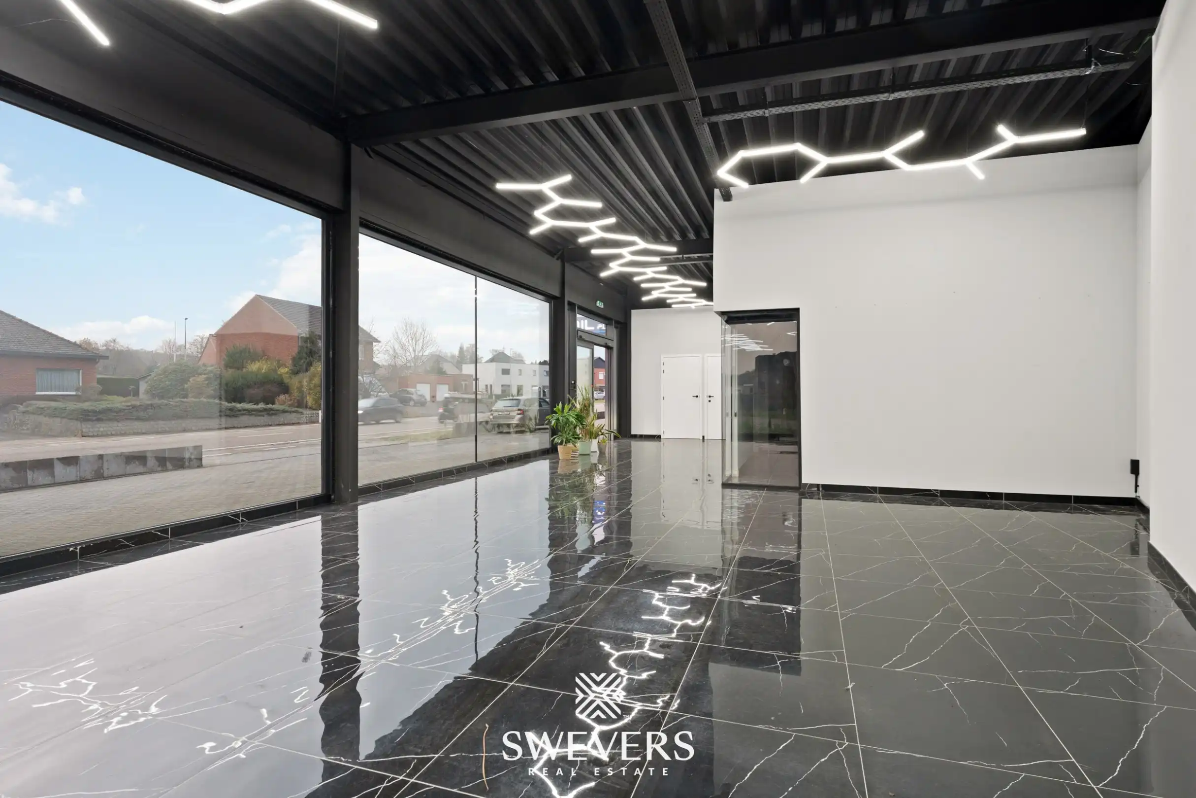 Showroom met commerciële mogelijkheden en toplocatie in Houthalen foto 4
