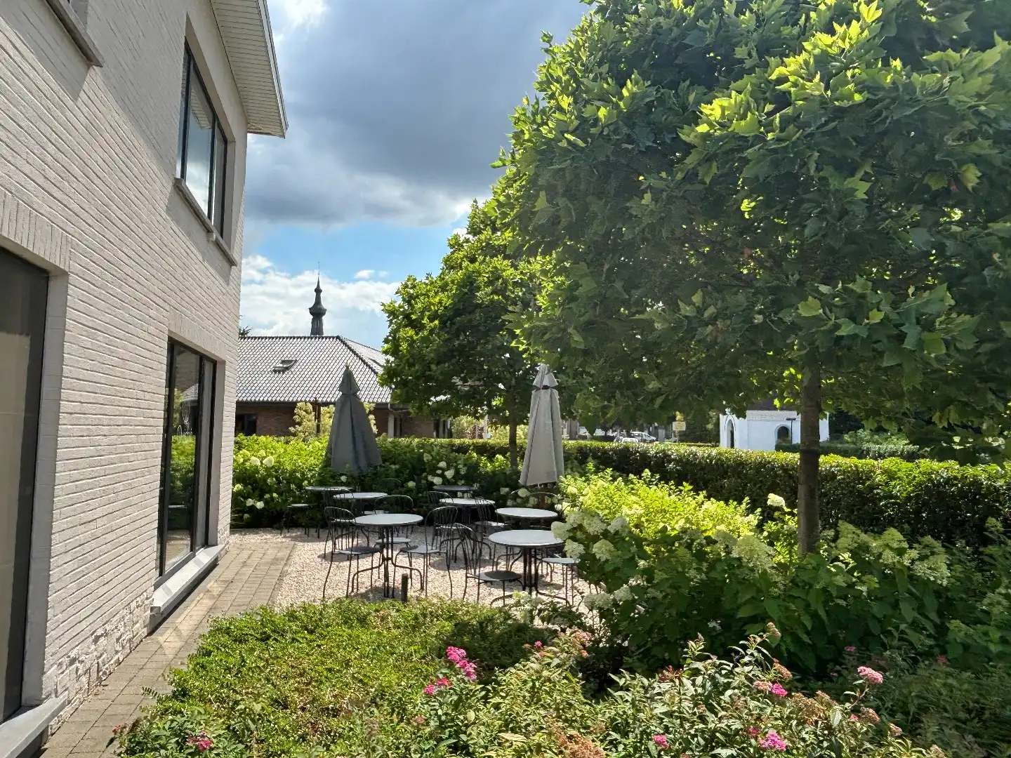 Volledig gerenoveerd en instapklaar horecapand op toplocatie in Oelegem foto 3