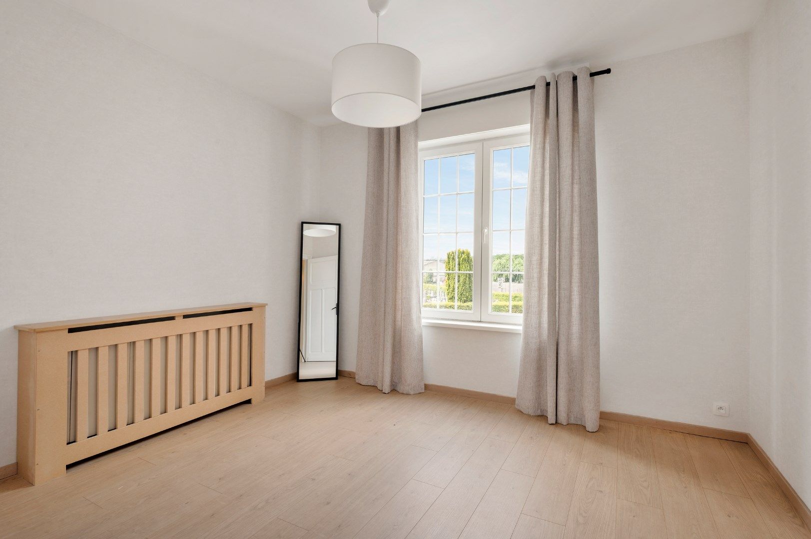 Kwalitatief gerenoveerde, alleenstaande burgerwoning met 3, mogelijk 4 slaapkamers en zuidgerichte tuin foto 16