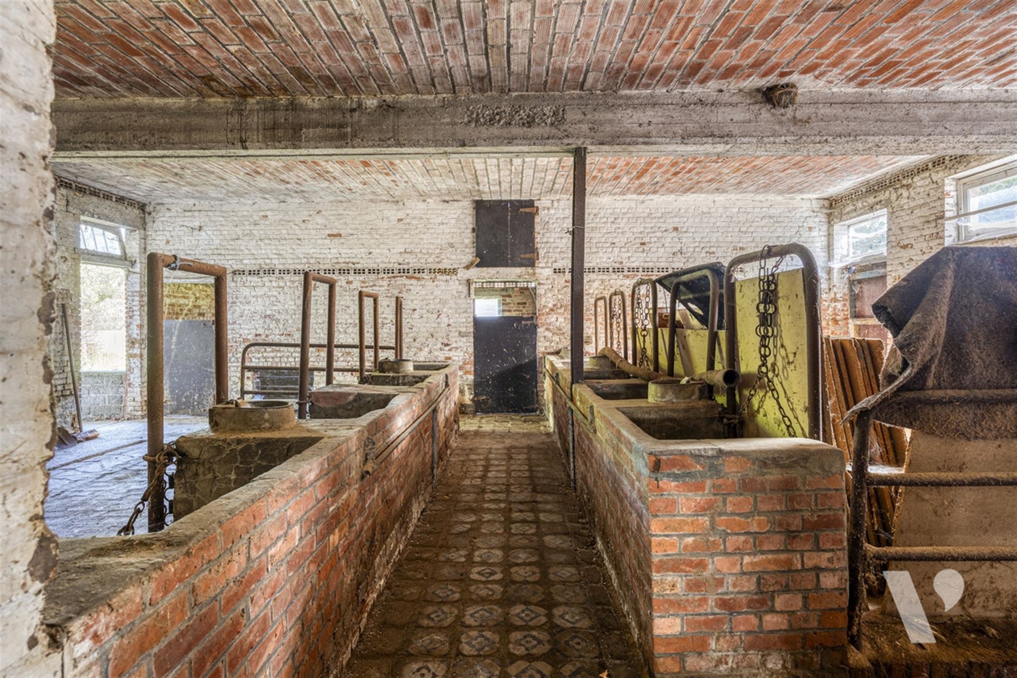 Statige woning met bijgebouw, tuin en weiland op 61a87ca foto 33