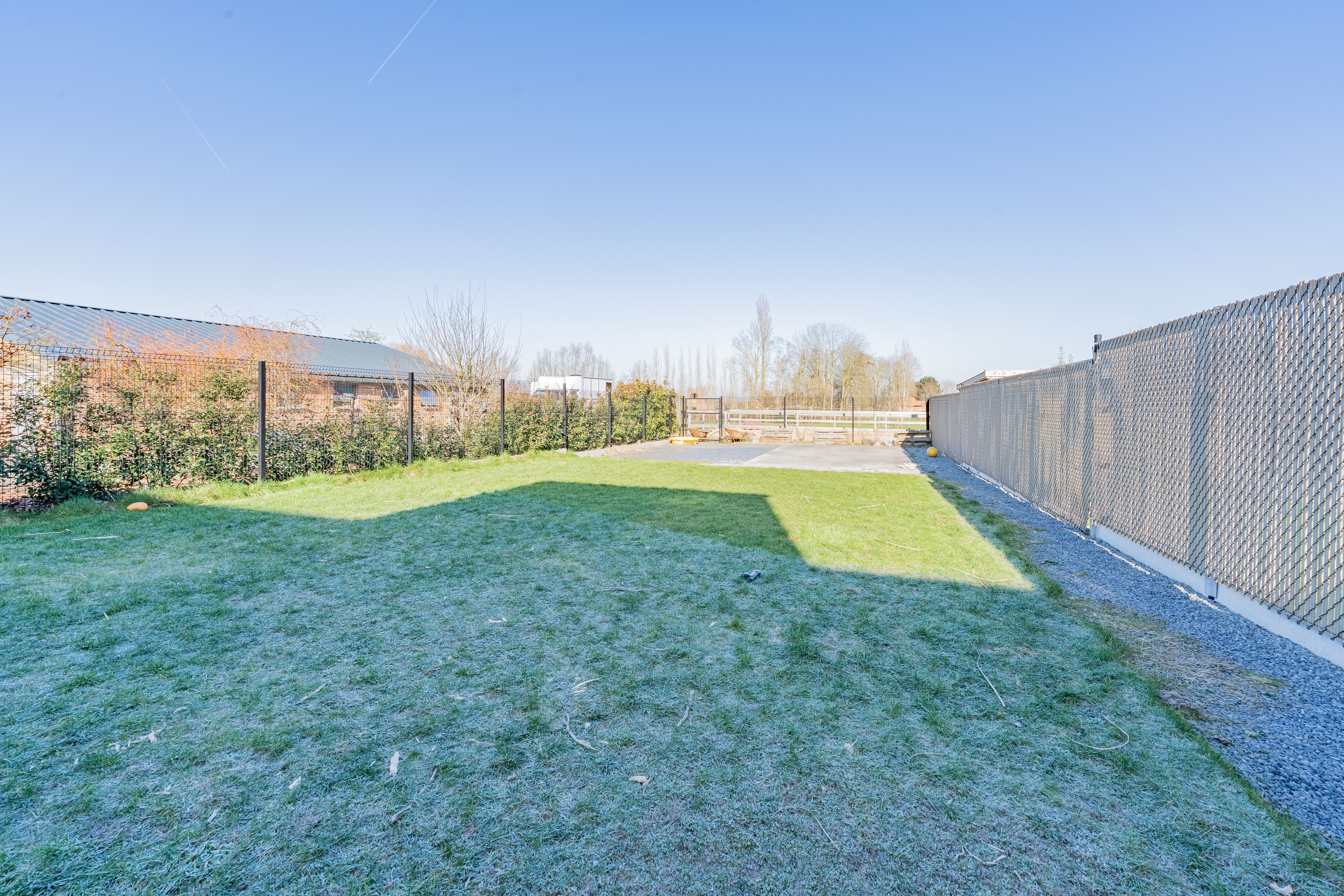 Halfopen bebouwing met inpandige garage en ruime tuin foto 11