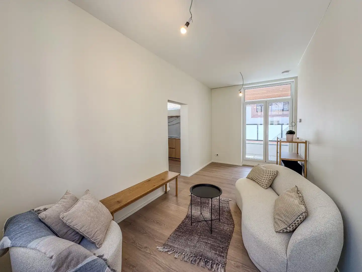 Ruim appartement met 2 slaapkamers en terras in het centrum. foto 5
