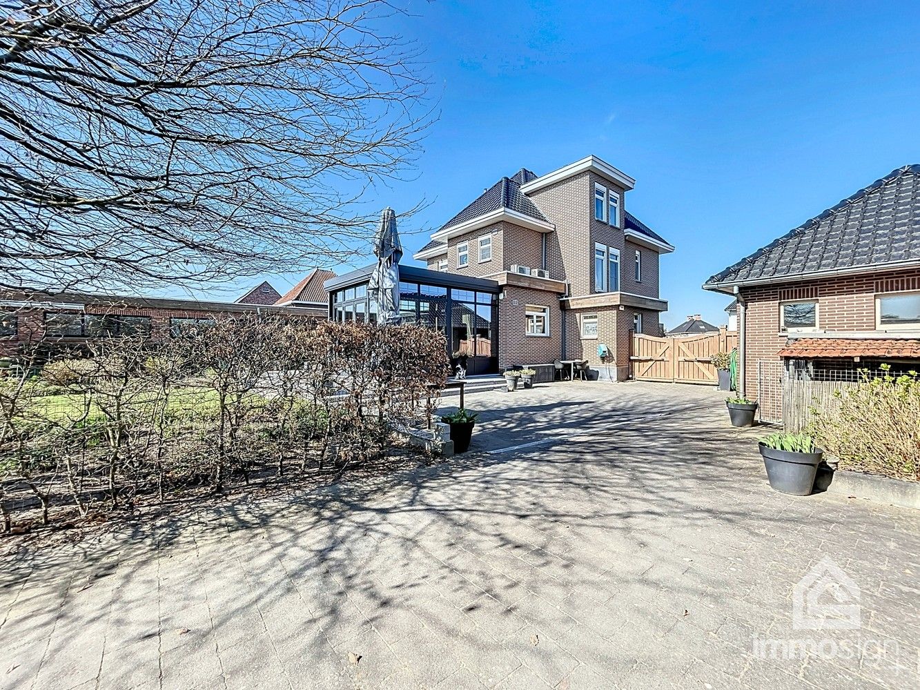 Exclusieve woning voorzien van dubbele garage en bedrijfshal op de Nederlandse grens foto 51