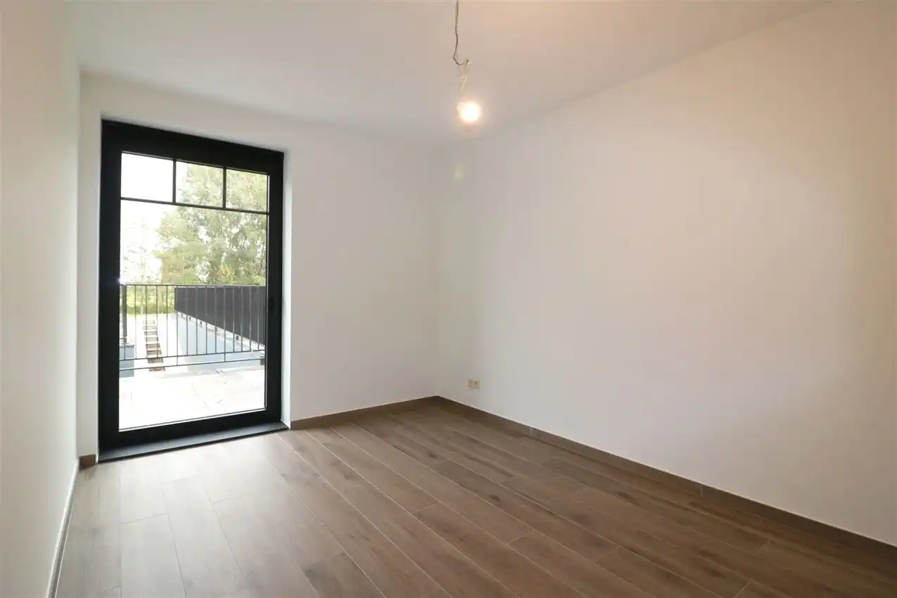 Alles gelijkvloers, oostgericht terras en tuintje, zalig rustig met zicht op maagdentoren foto 14