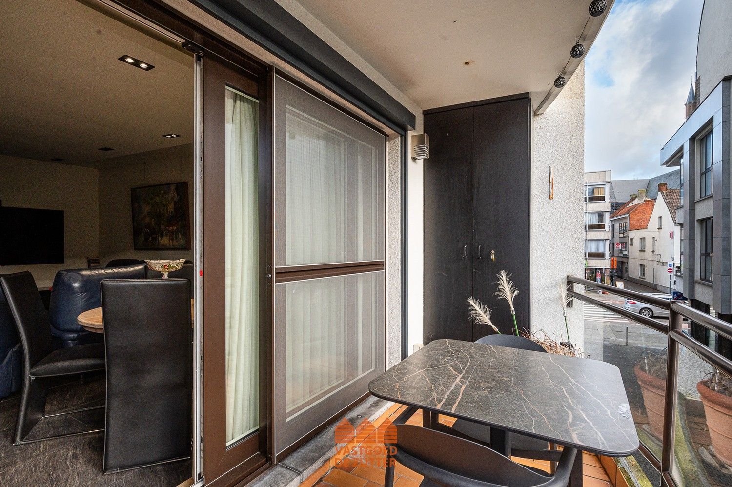 Instapklaar gerenoveerd appartement met terras foto 16