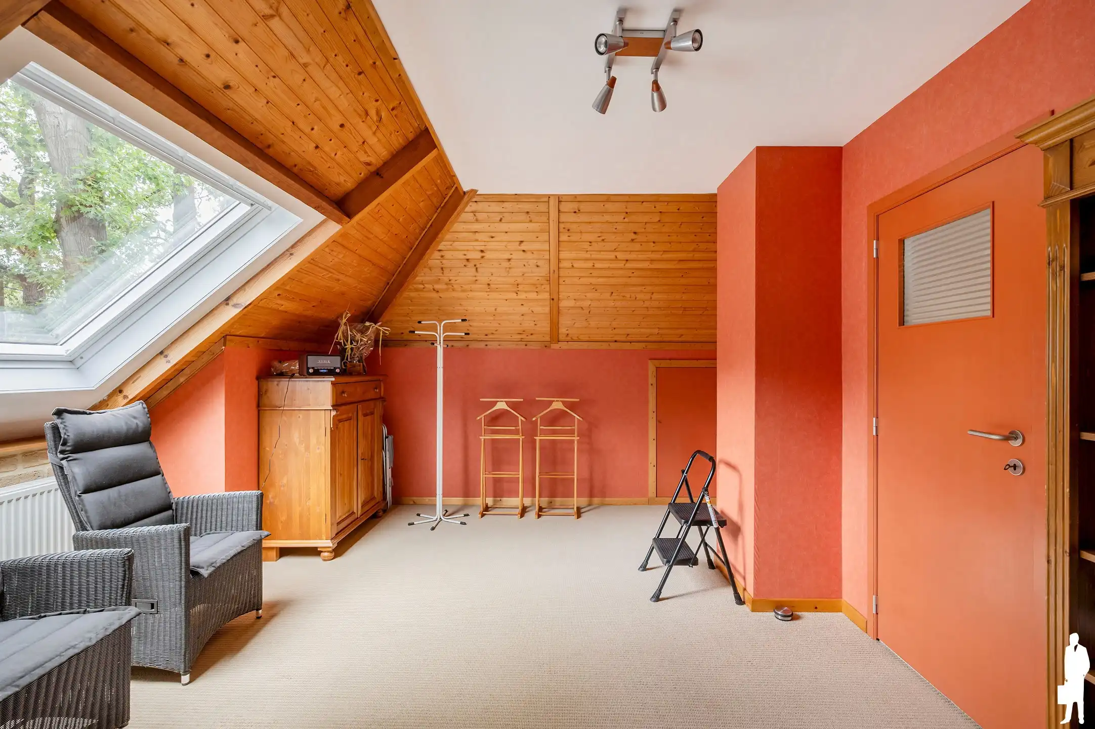 Ruime gezinswoning met 4 slaapkamers, 2 badkamers en zonnige tuin  foto 22