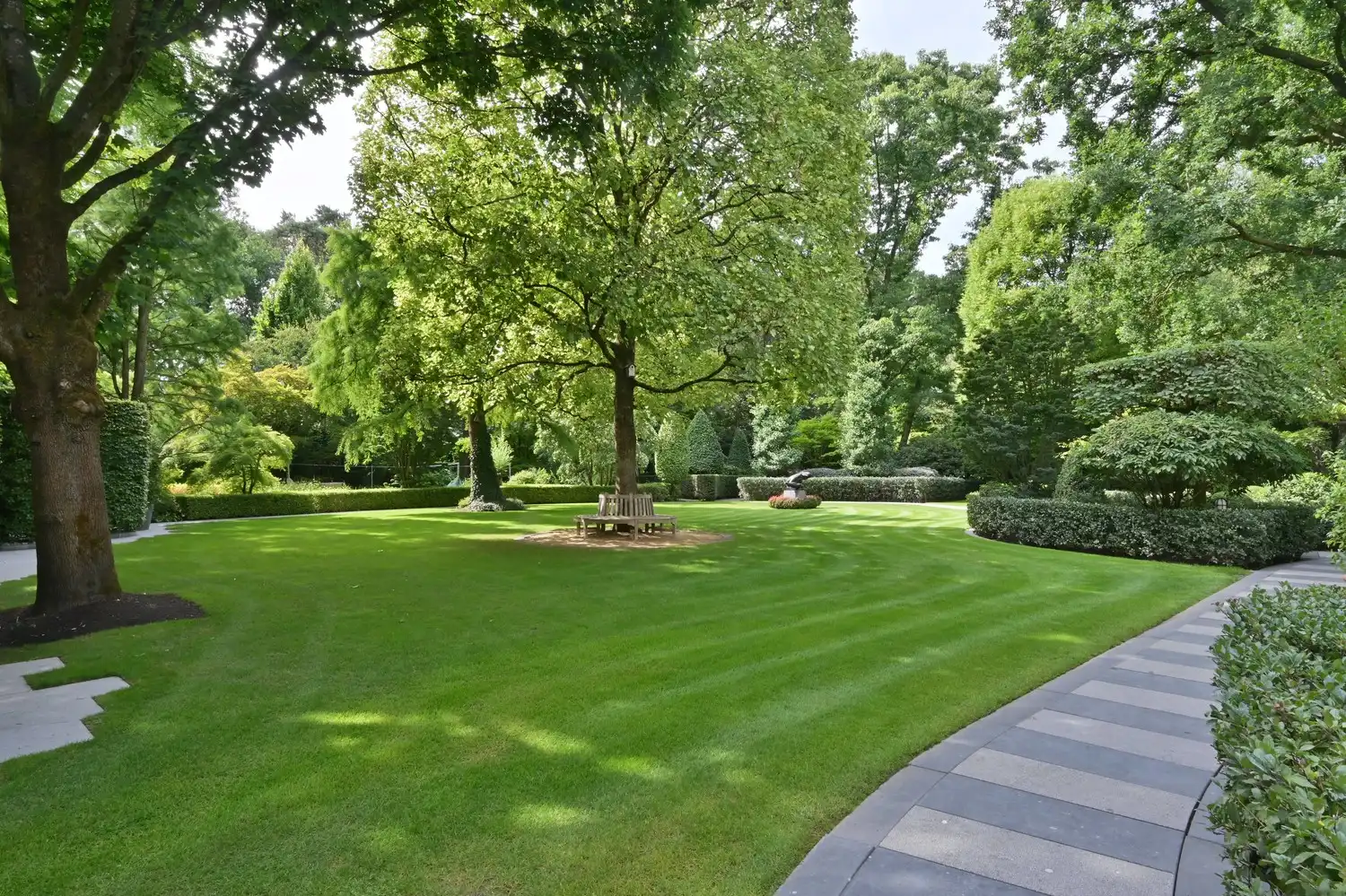 Exclusieve villa op 90a met binnenzwembad en majestueuze parktuin op toplocatie in Lanaken foto 9