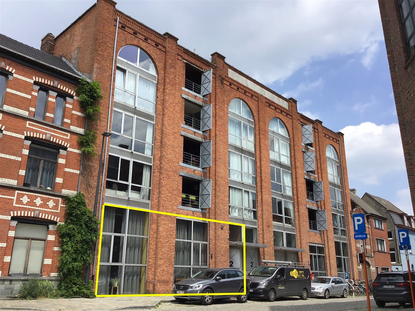 Gelijkvloers loftkantoor in de Voorhaven van Gent  foto {{pictureIndex}}