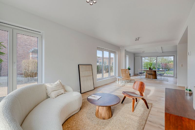 Instapklare luxewoning met 4 slaapkamers in hartje De Pinte foto 8