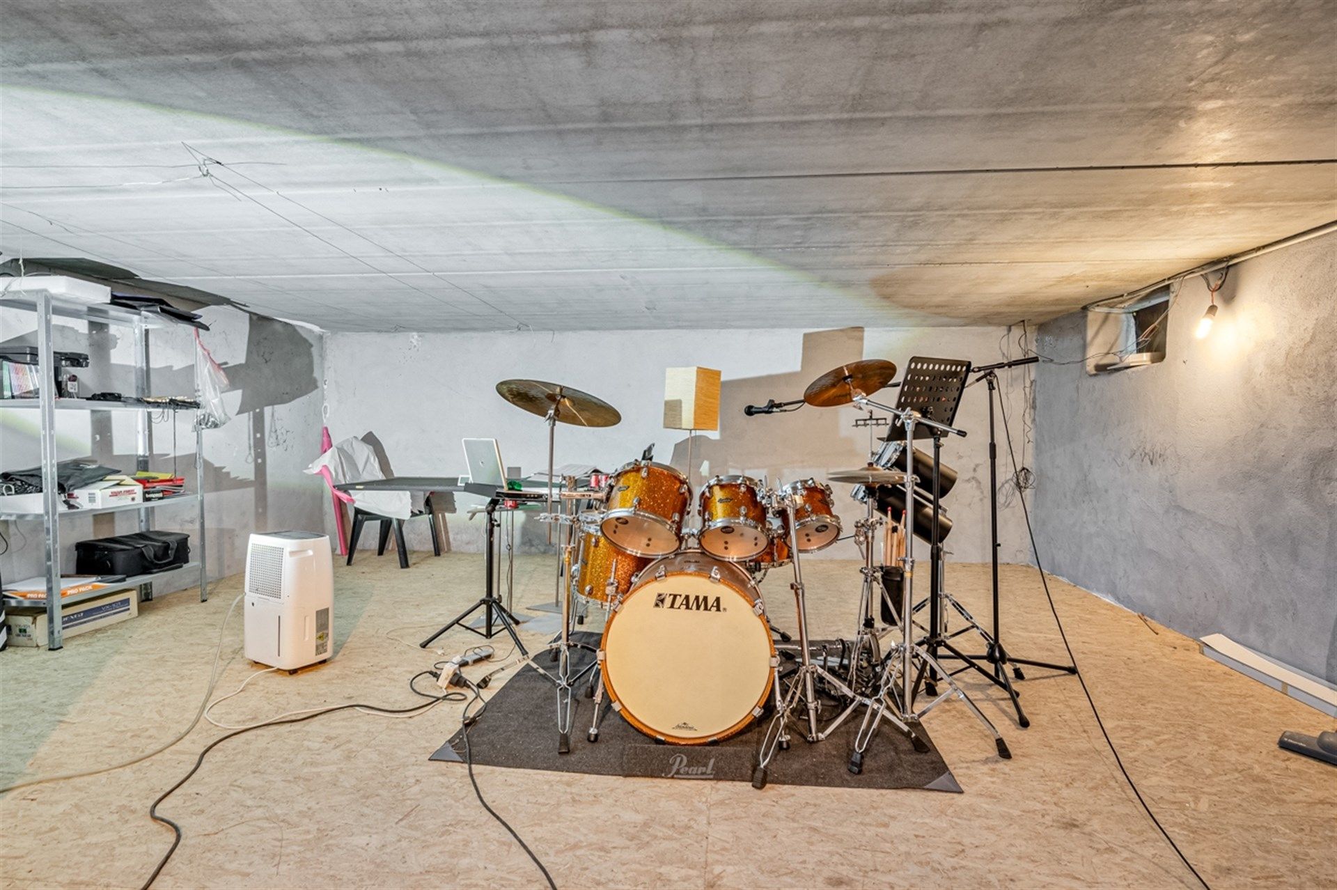 Ruime open bebouwing gelegen op verbindingsweg tussen Lede en Aalst foto 12