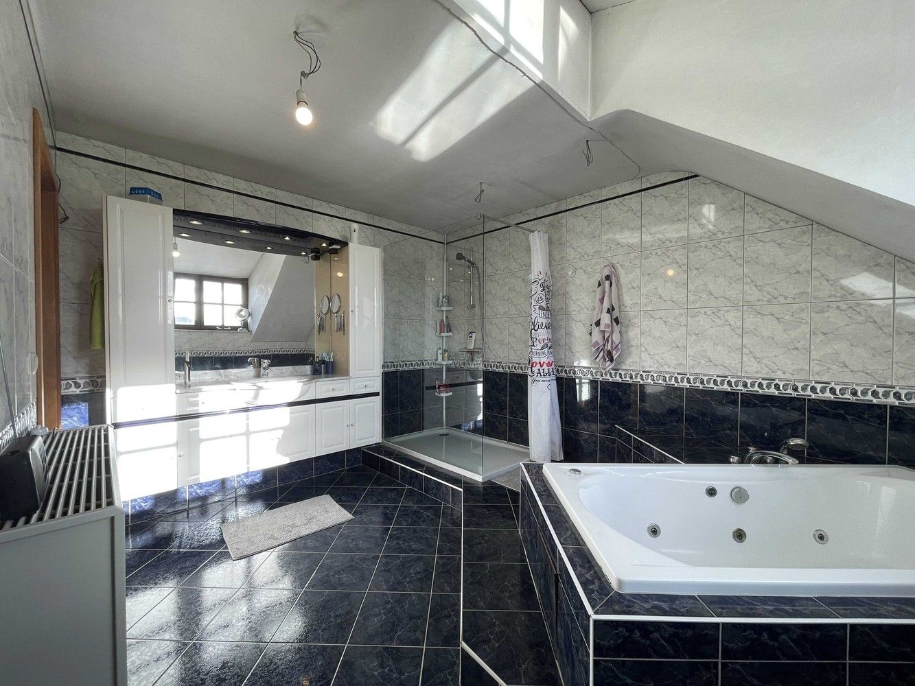 Gunstig gelegen woning met zwembad foto 17