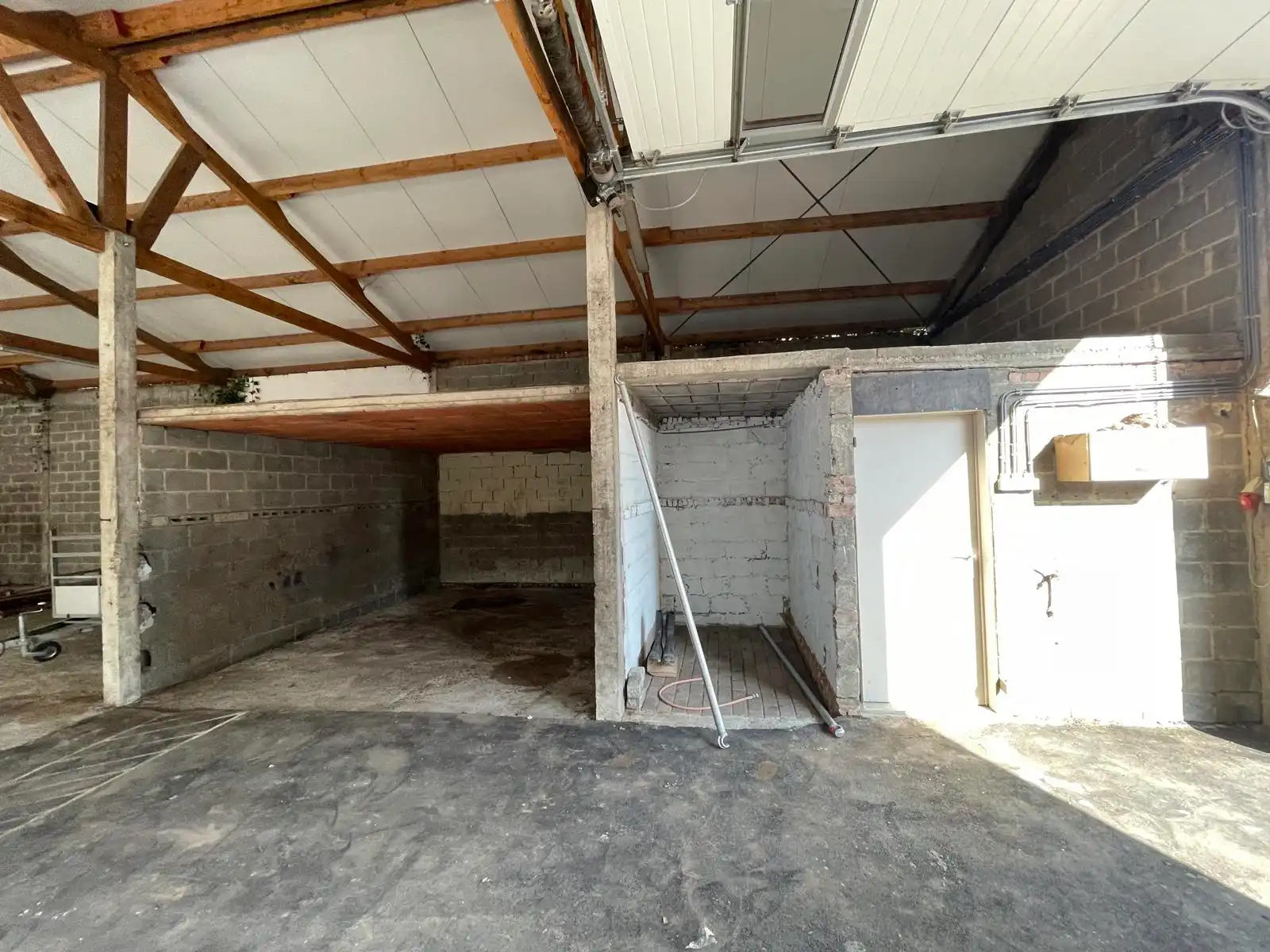 WICHELEN - Ruime woning met multifunctionele loods. foto 19