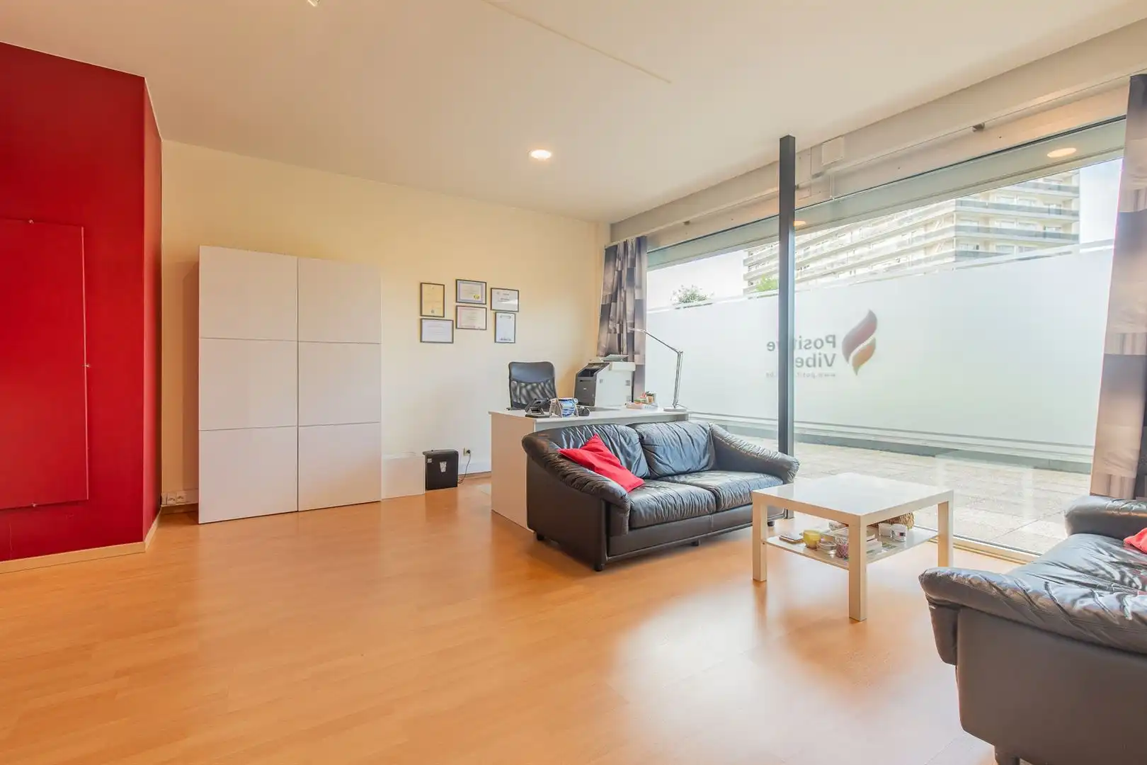 Veelzijdig handelspand met bovenliggend appartement (126m²) in centrum Dendermonde foto 3