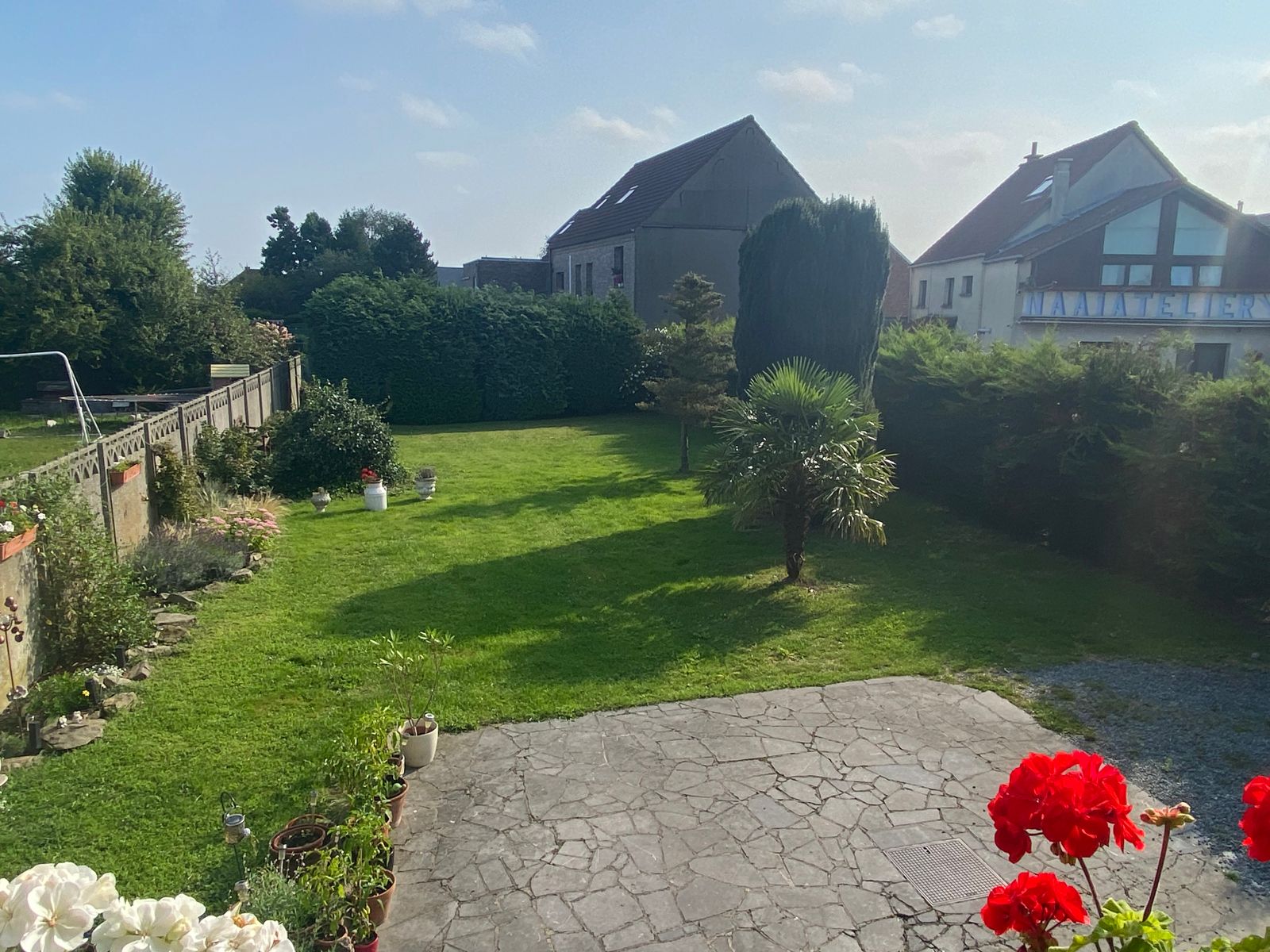 Gunstig gelegen ruime instapklare woning dicht bij dorpskern foto 3