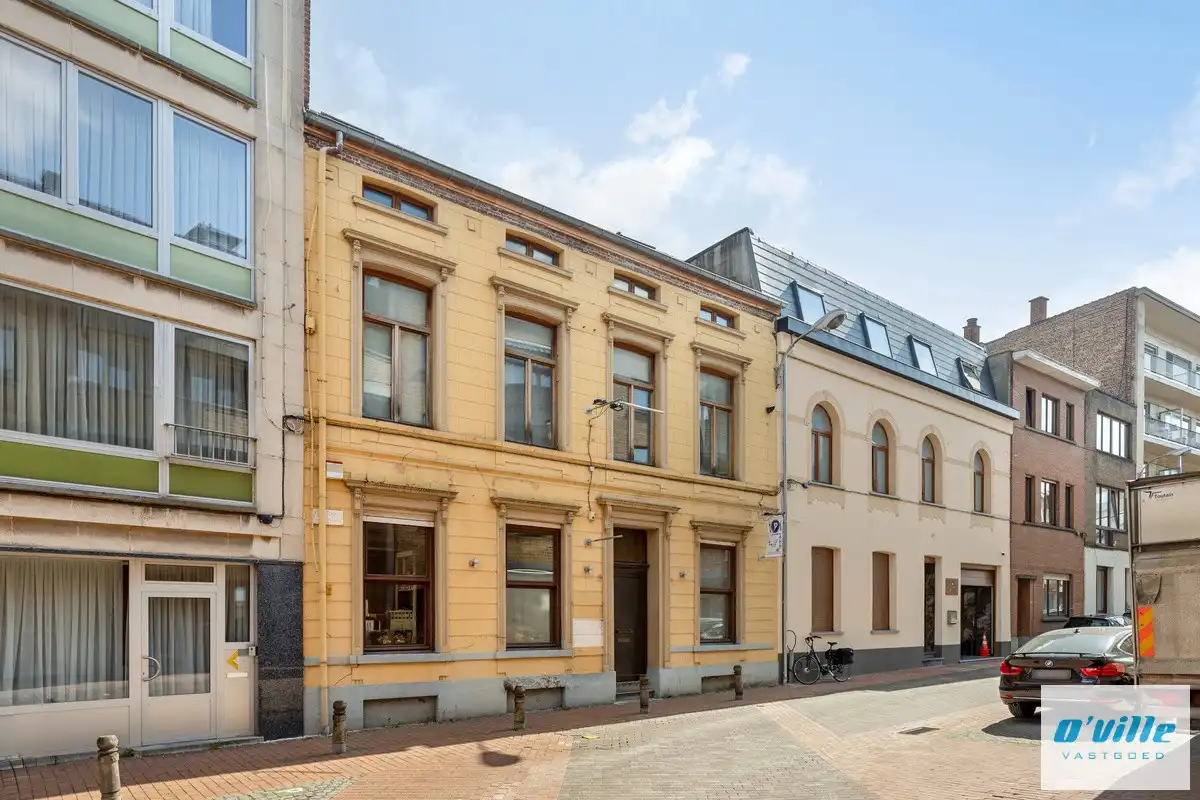 Opbrengsteigendom met horeca en 2 appartementen foto {{pictureIndex}}