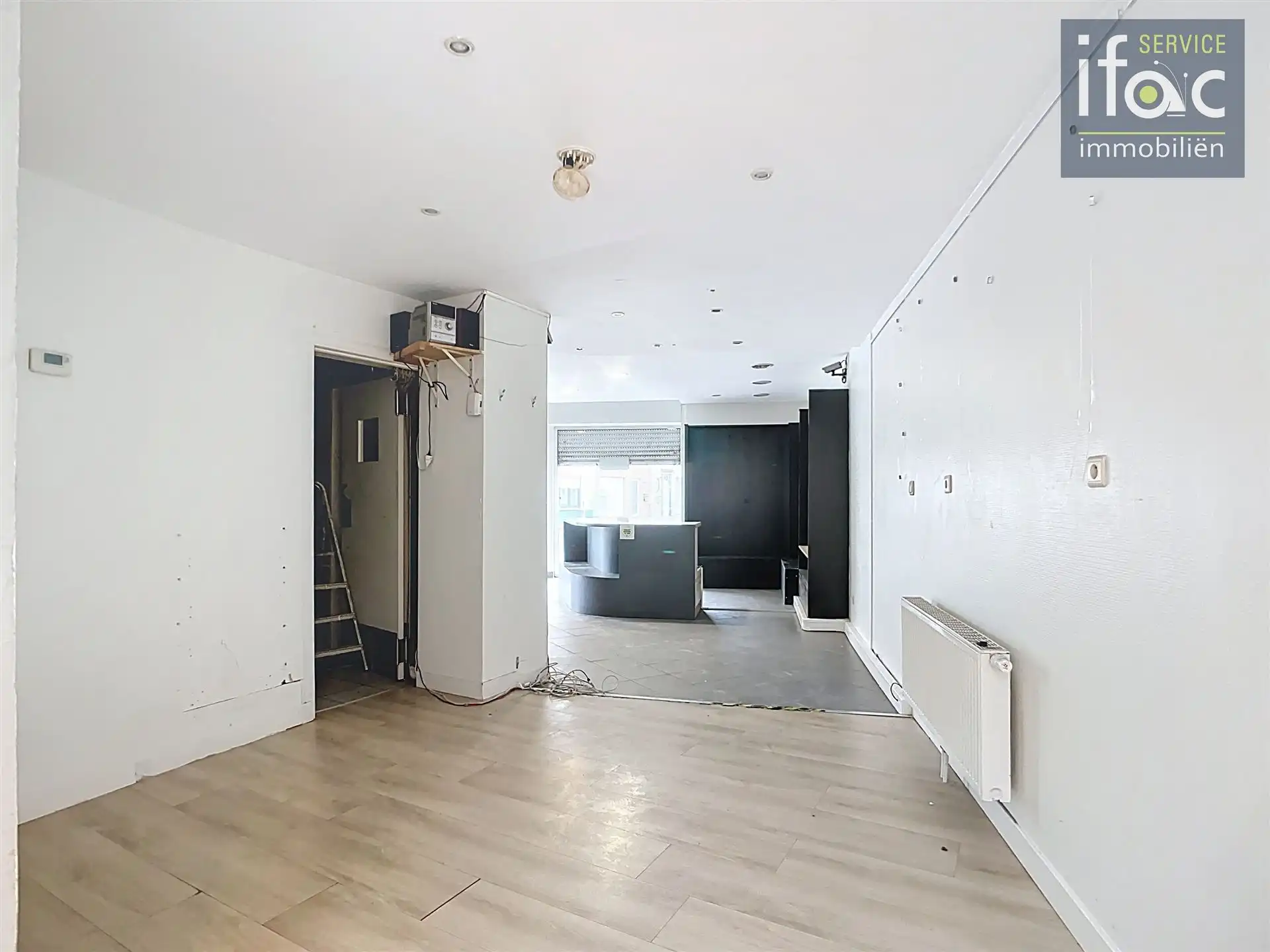 Opbrengstgebouw met handelsruimte en appartment foto 14