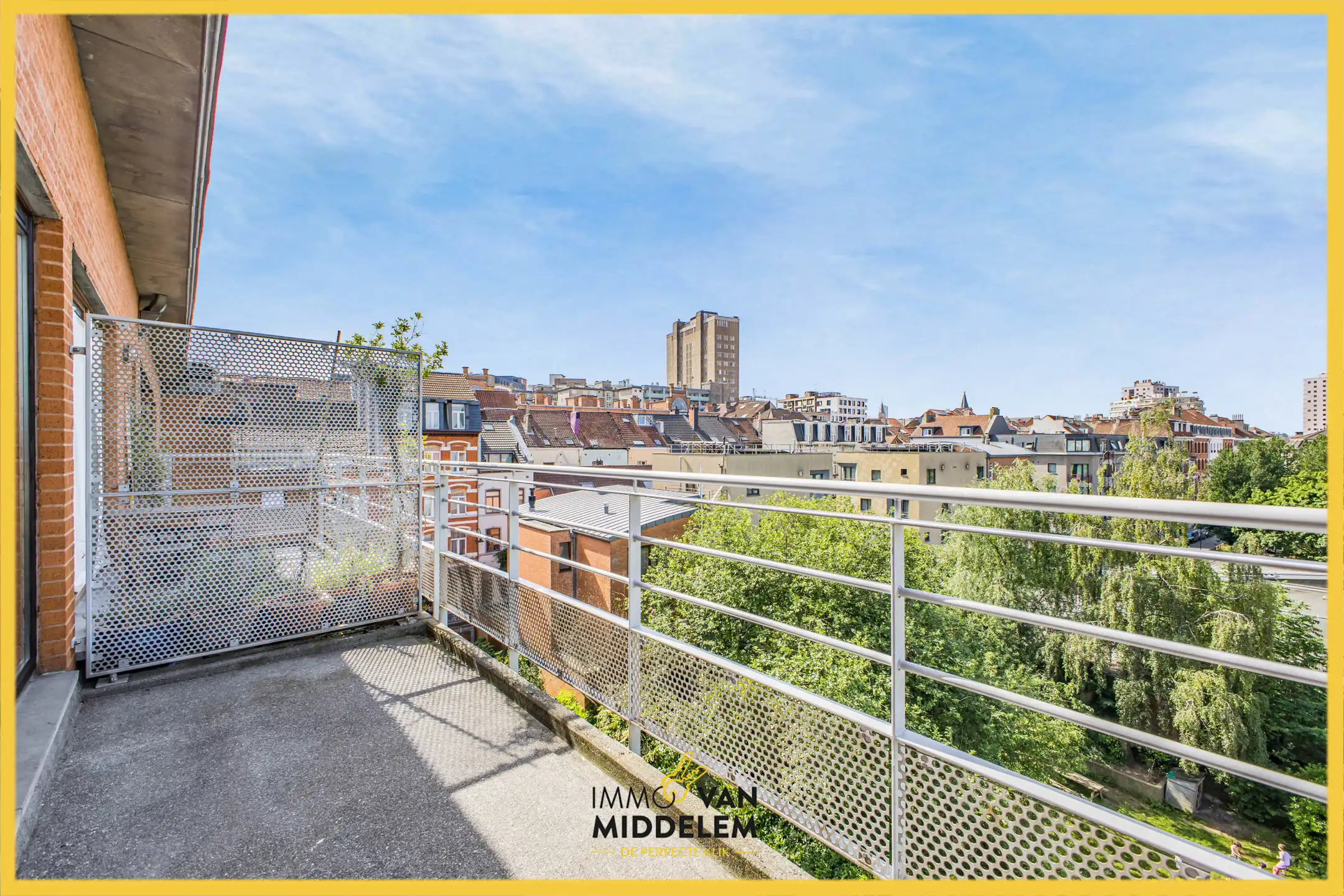 INSTAPKLAAR 2-KAMERAPPARTEMENT MET TERRAS EN PARKING foto 5