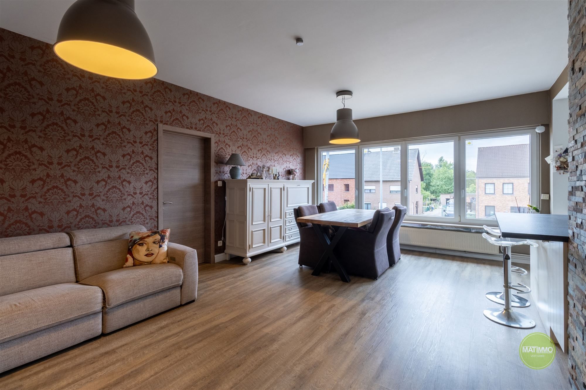Instapklaar en ruim duplex appartement in Ezaart foto 8