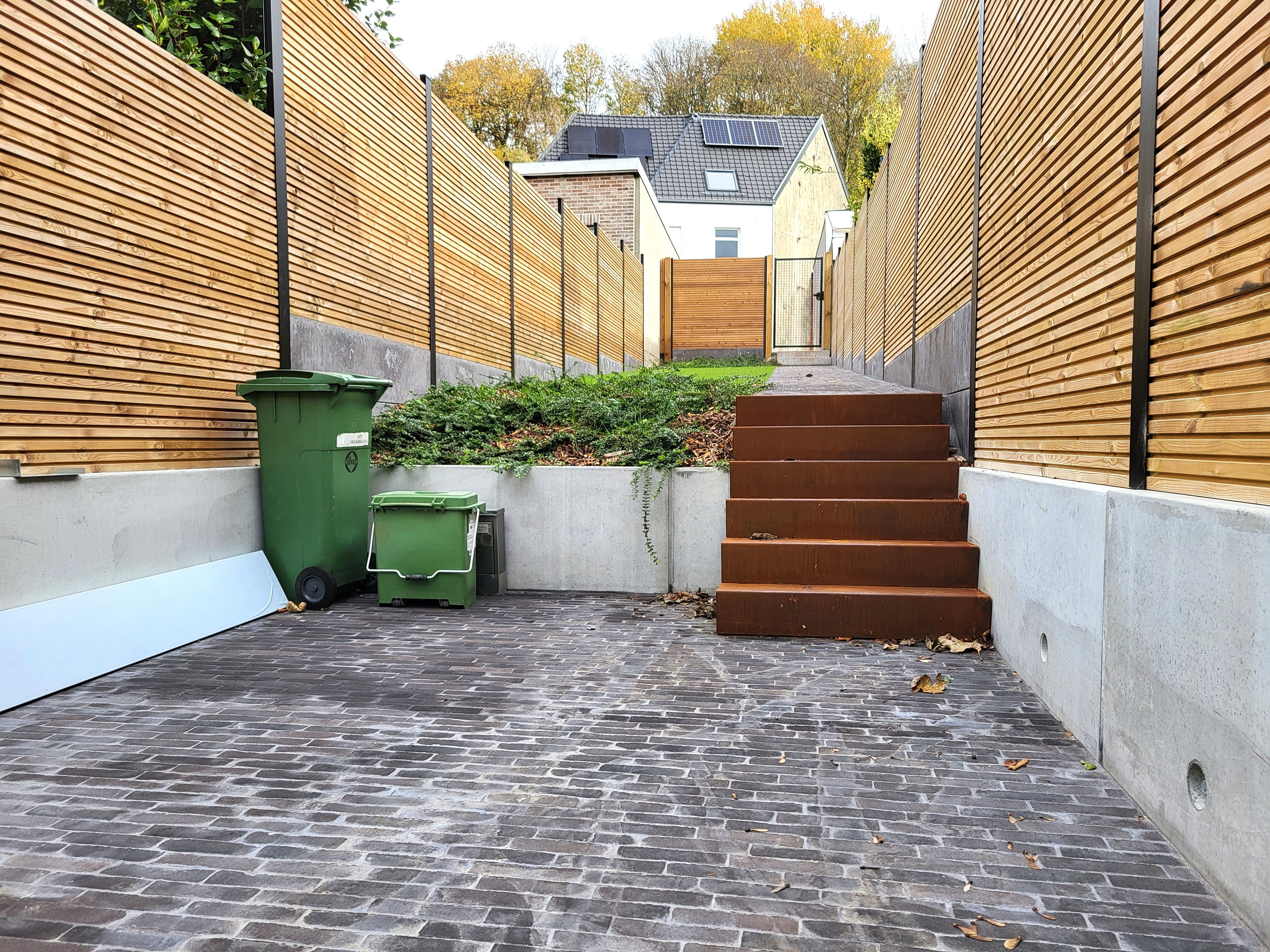 Deze volledig gerenoveerde woning (2025) biedt modern wooncomfort op een centrale ligging in het centrum, met winkels, scholen en openbaar vervoer op wandelafstand.  foto 6