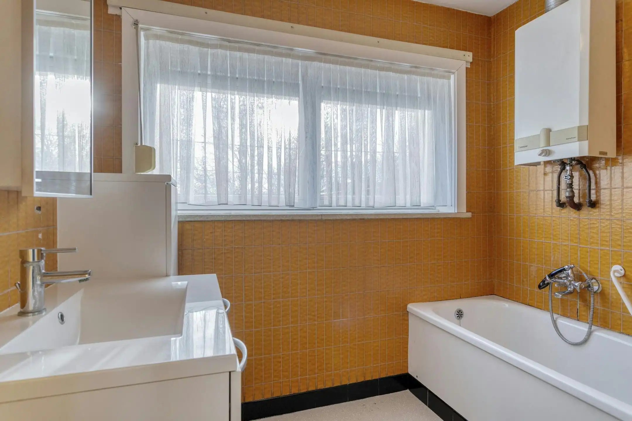 Te renoveren gezinswoning met leuke tuin in Geluwe foto 8