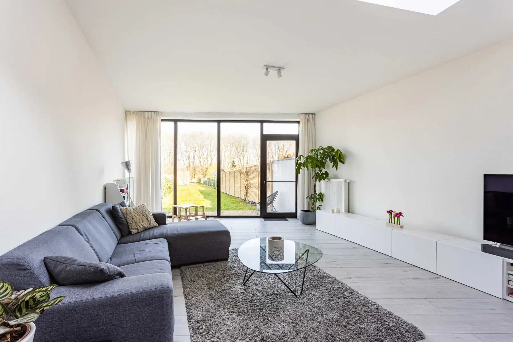 Instapklare totaal gerenoveerde woning in verkeersluwe straat! foto 8