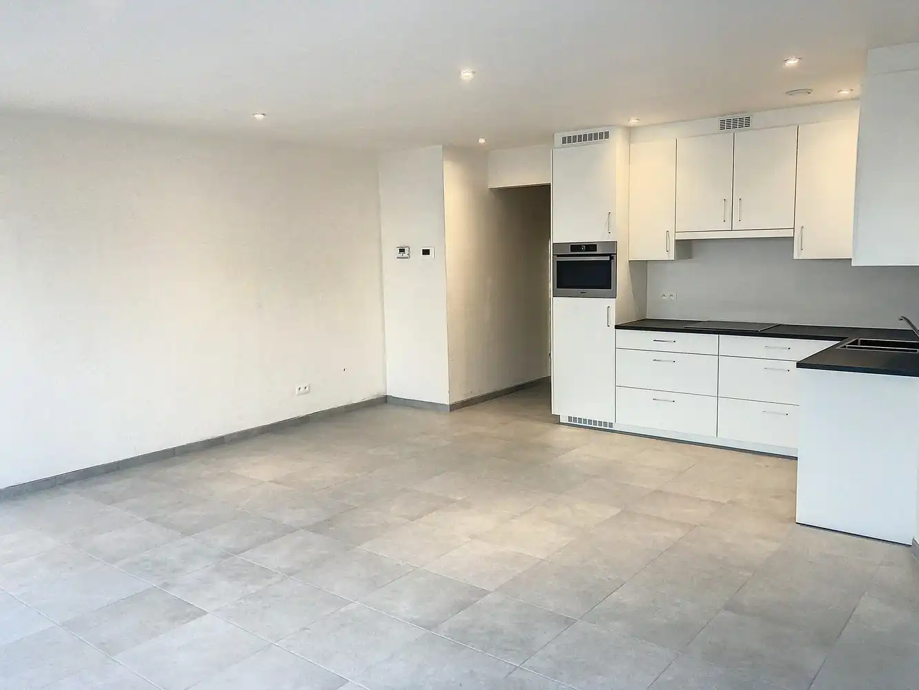 Modern nieuwbouwappartement met ruim terras, autostaanplaats en kelderberging! foto 6