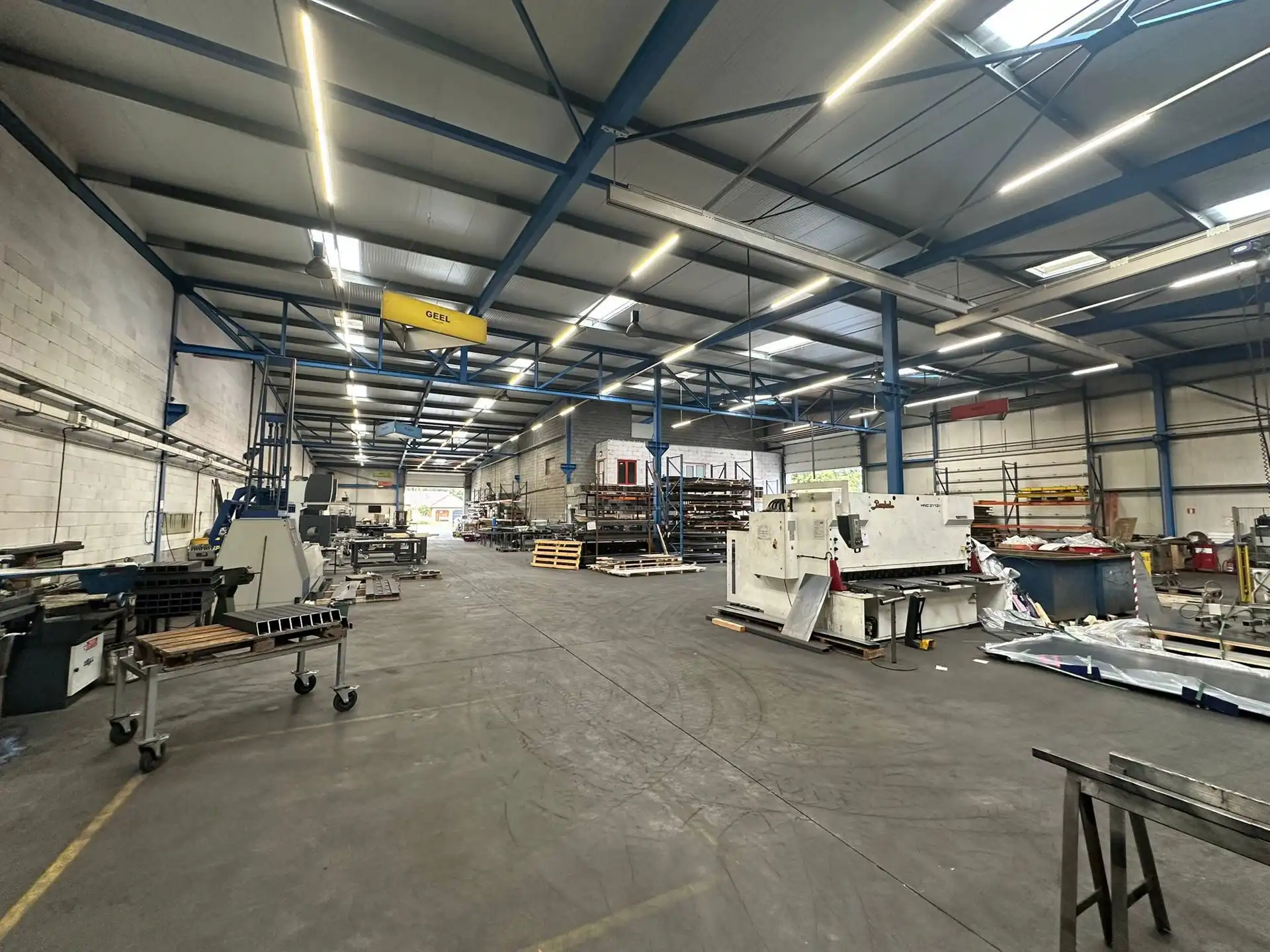 IN OPTIE ❗️ Uitstekend gelegen Bedrijfspand in industriezone Malle foto 9