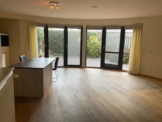 Gelijkvloersappartement met 2 slaapkamers, 2 badkamers en tuin foto 4