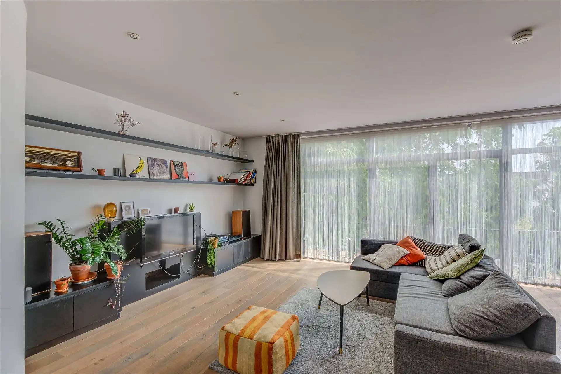 Licht ruim appartement met 2 slaapkamers en terras  foto 3