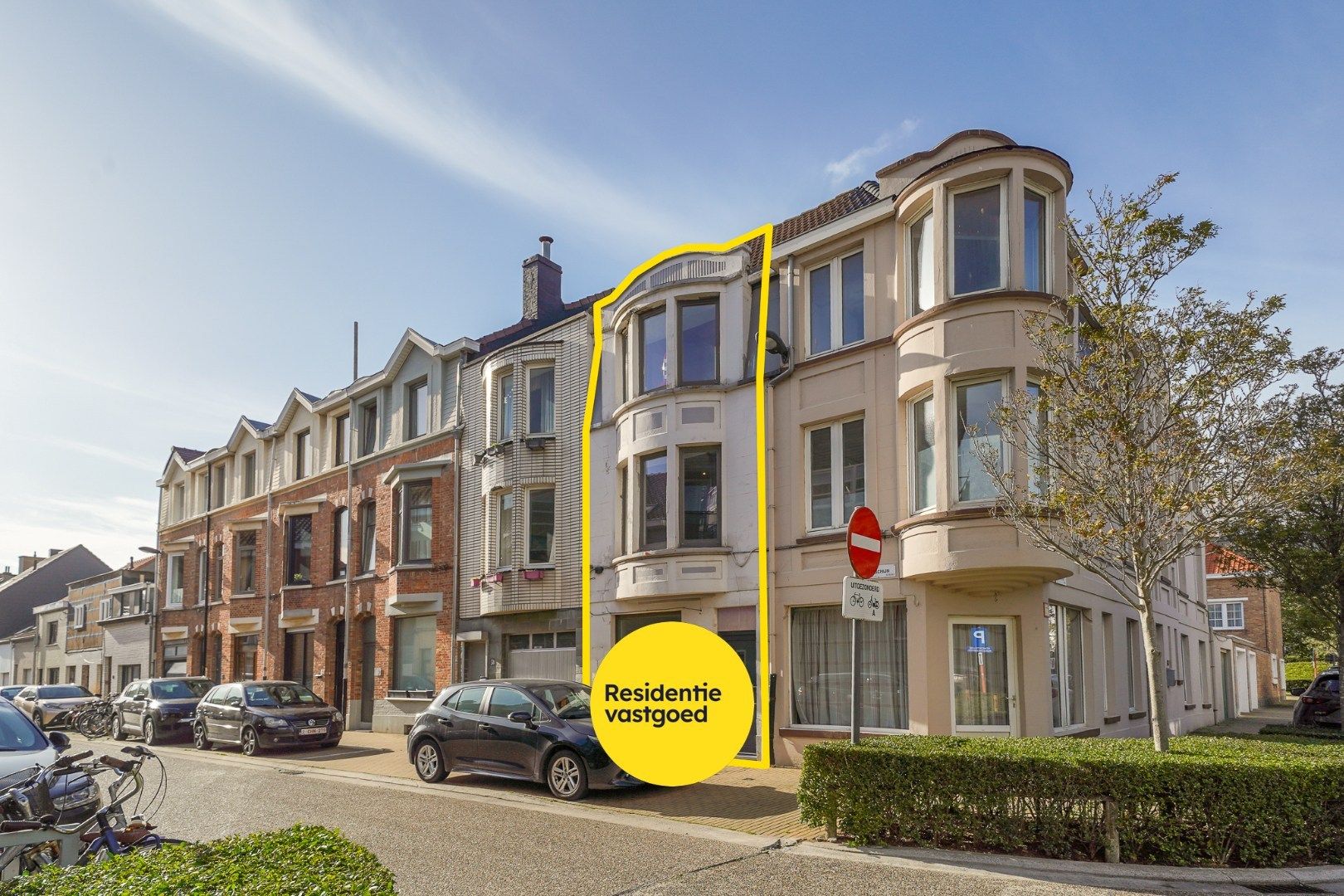 Stijlvol gerenoveerde gezinswoning met karaktervolle gevel in het hart van Mariakerke (Oostende) foto {{pictureIndex}}