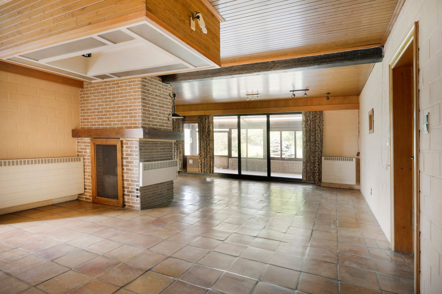 Te renoveren laagbouwvilla met verzicht in rustige straat foto 8