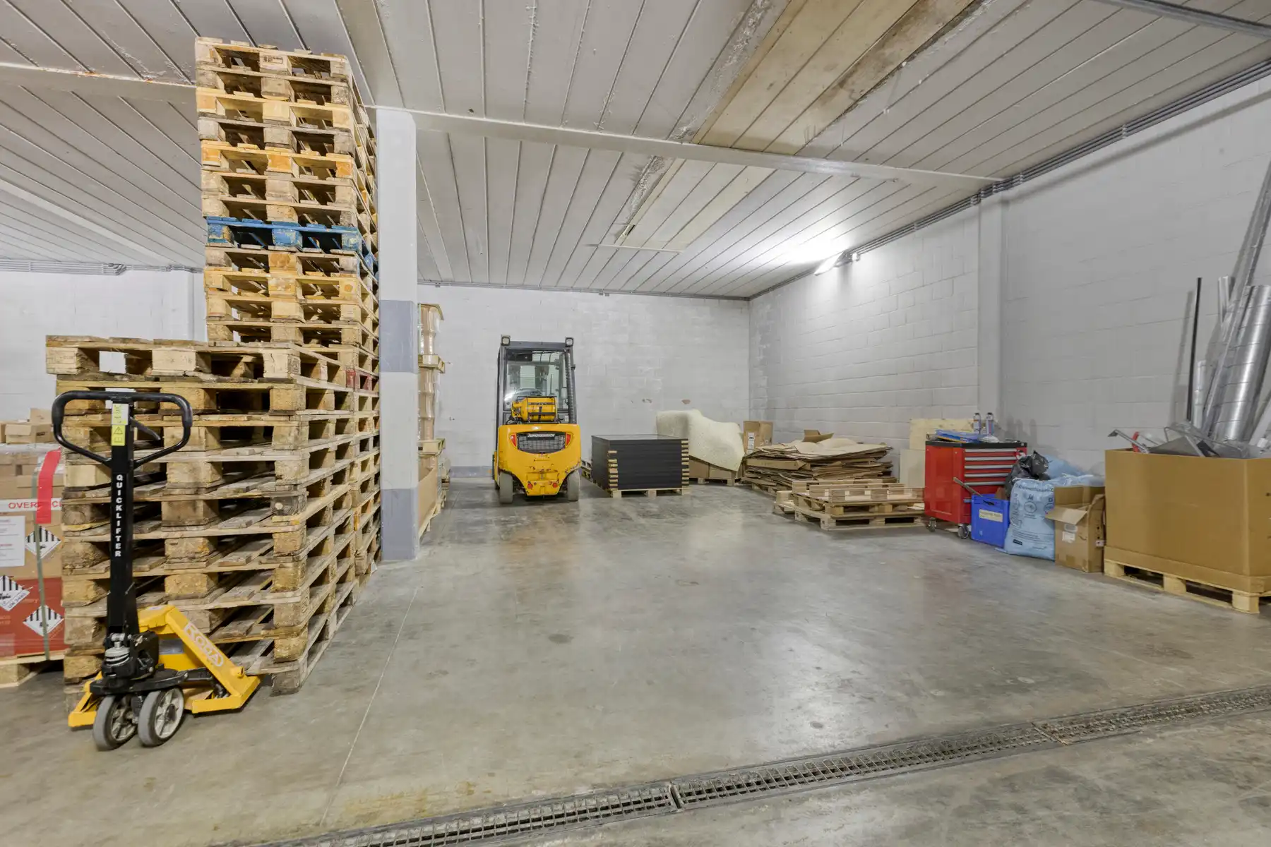 Moderne opslagloods te huur op toplocatie nabij de autosnelweg foto 5