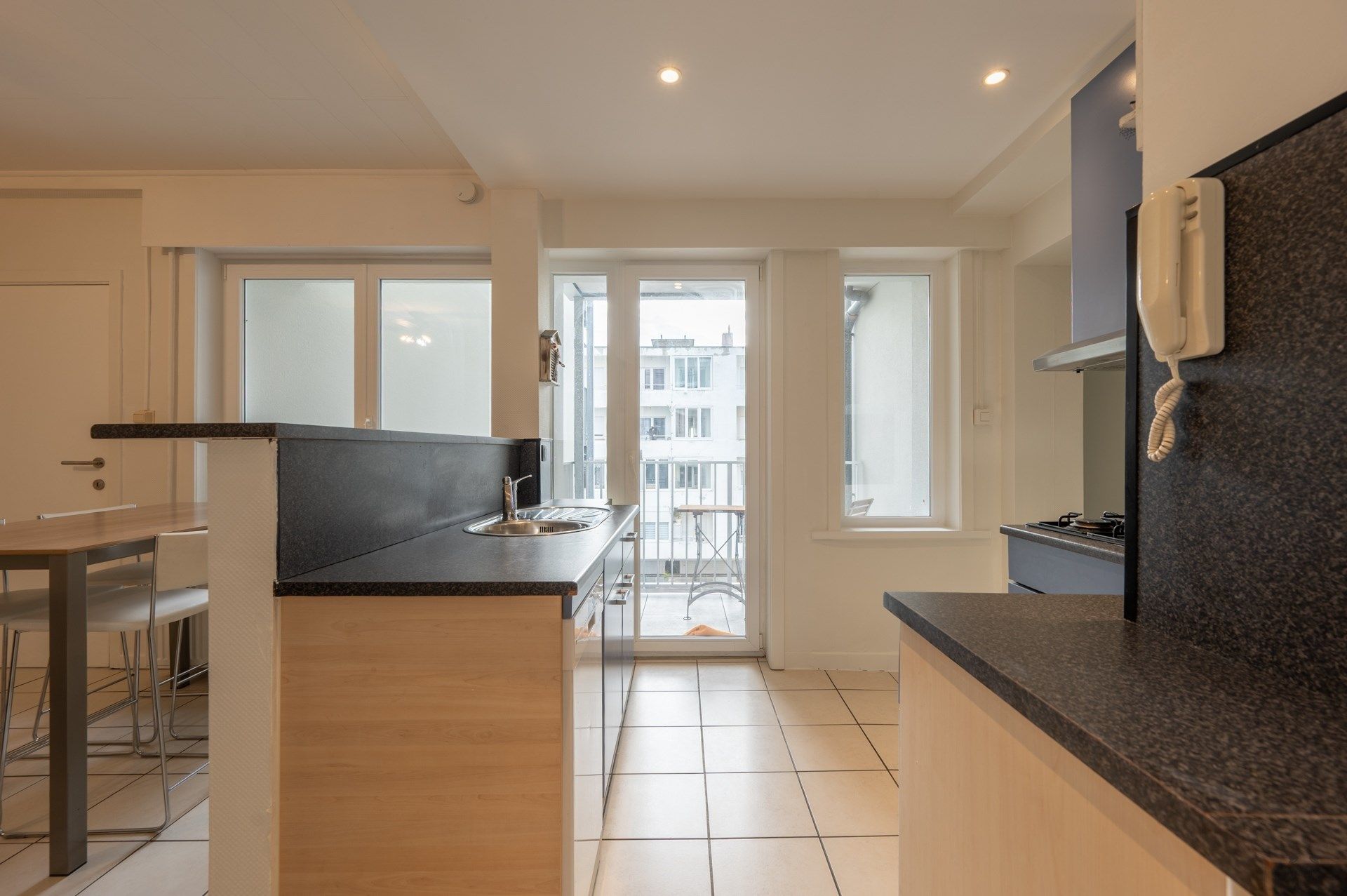 Ruim Instapklaar Appartement op de Zeedijk foto 5