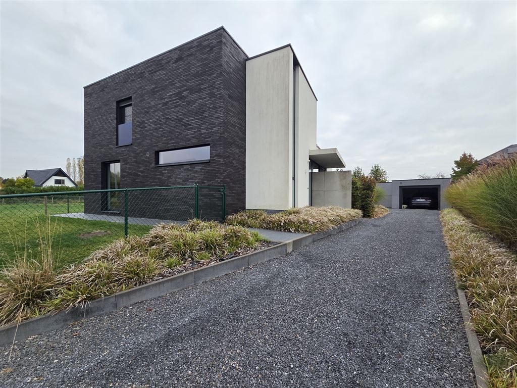exclusieve vrijstaande woning foto {{pictureIndex}}