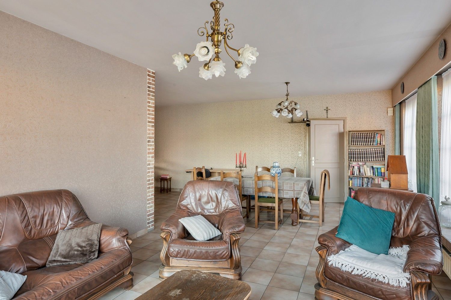 Ruime open bebouwing met loods en garages op ca. 1,7 ha – landelijke ligging in agrarisch gebied. foto 8