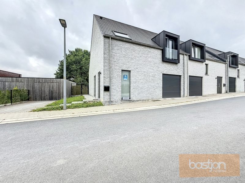 ENERGIEZUINIGE (BEN)WONING MET 3 SLAAPKAMERS EN GARAGE foto {{pictureIndex}}